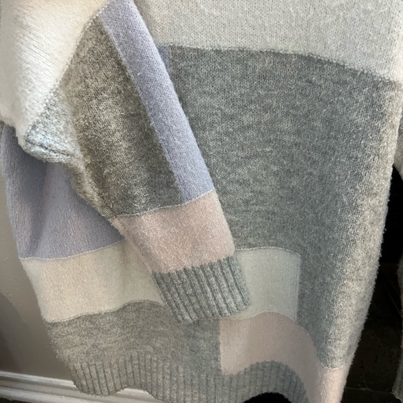 Color block sweater - Picture 3 of 3